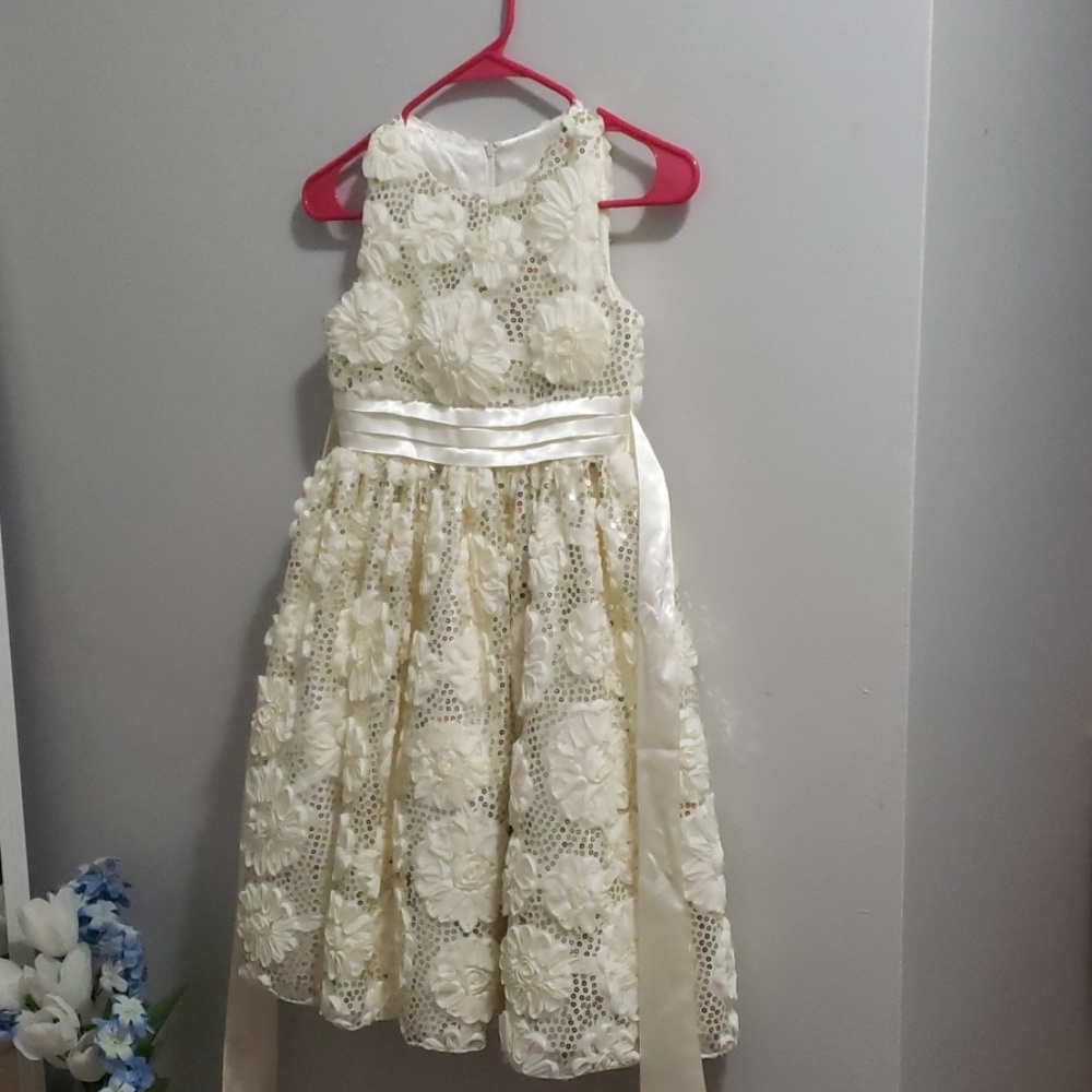 Girls dress